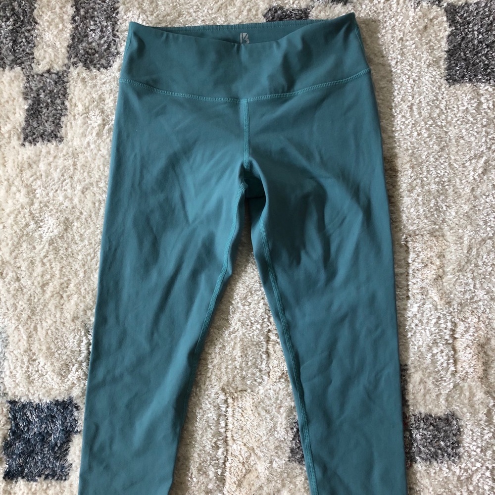 NWOT Marlin Blue BuffBunny Crop Leggings